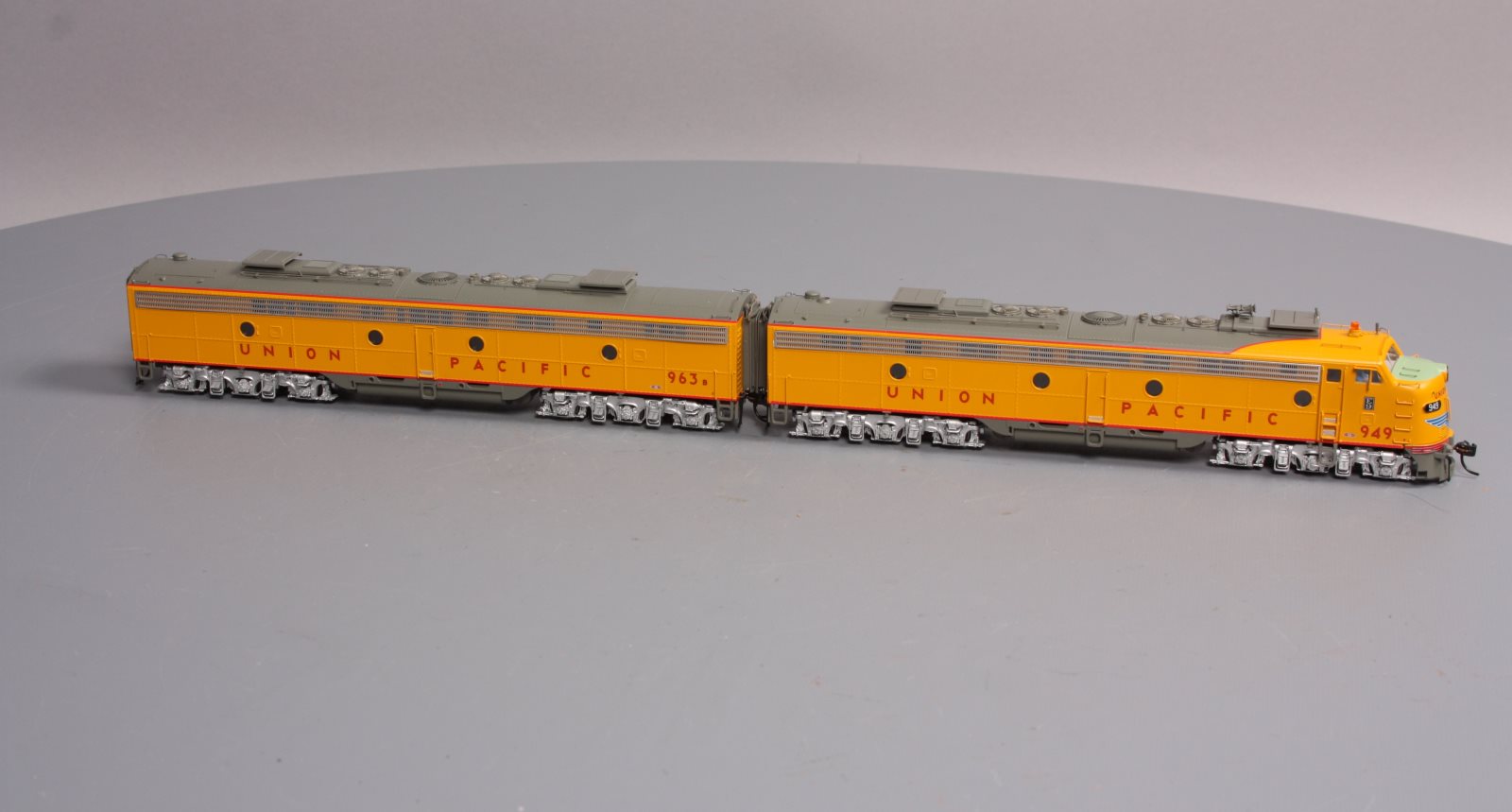 Walthers 920-48384 HO Union Pacific E9A-BM STD Diesels #949/963B
