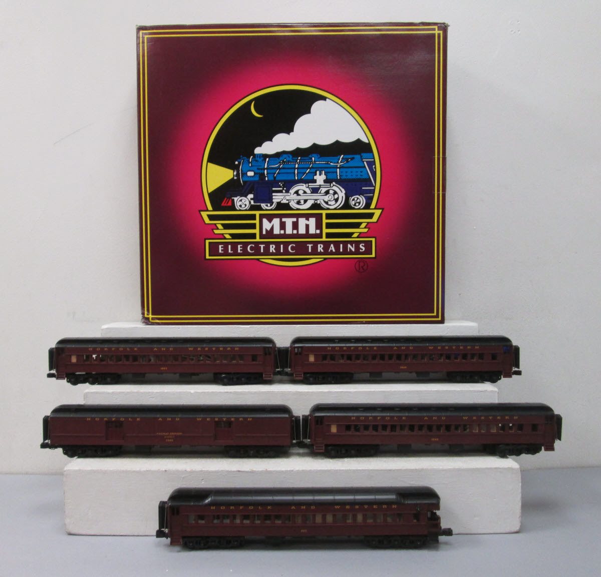 MTH 20-40024 O Norfolk & Western 70' Madison Passenger Car Set (Set of 5)