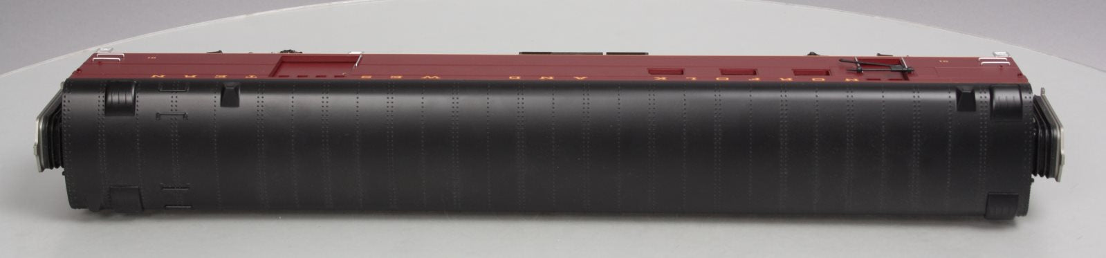 MTH 20-68260 O Norfolk & Western 70' Streamlined Smooth Side RPO Passenger Car