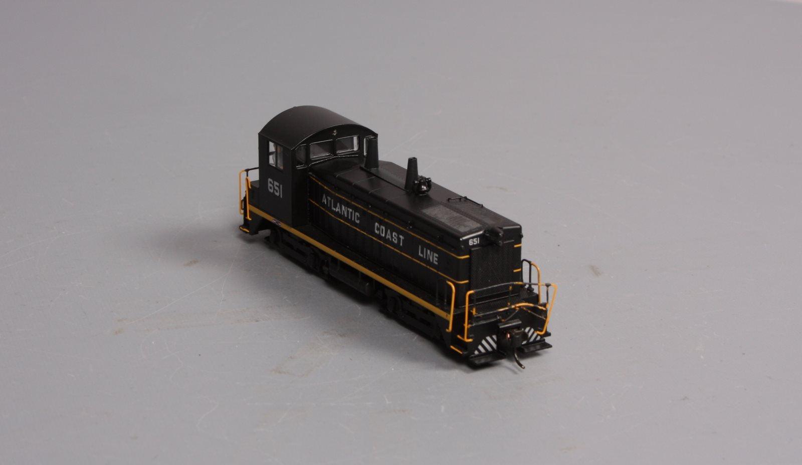 Broadway Limited 1215 HO ACL EMD SW7 Diesel Switcher #651 with Paragon 2