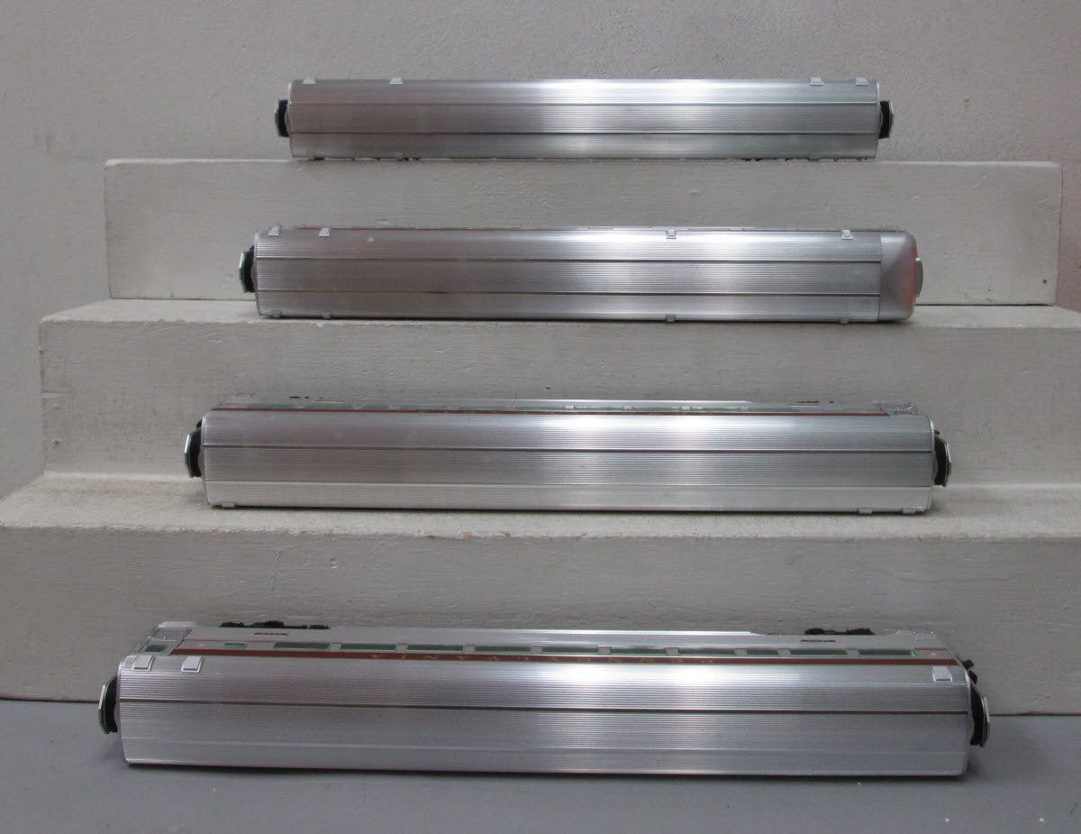Lionel 6-25450 Pennsylvania Railroad 18 Inch Aluminum Passenger Cars (Pack of 4)