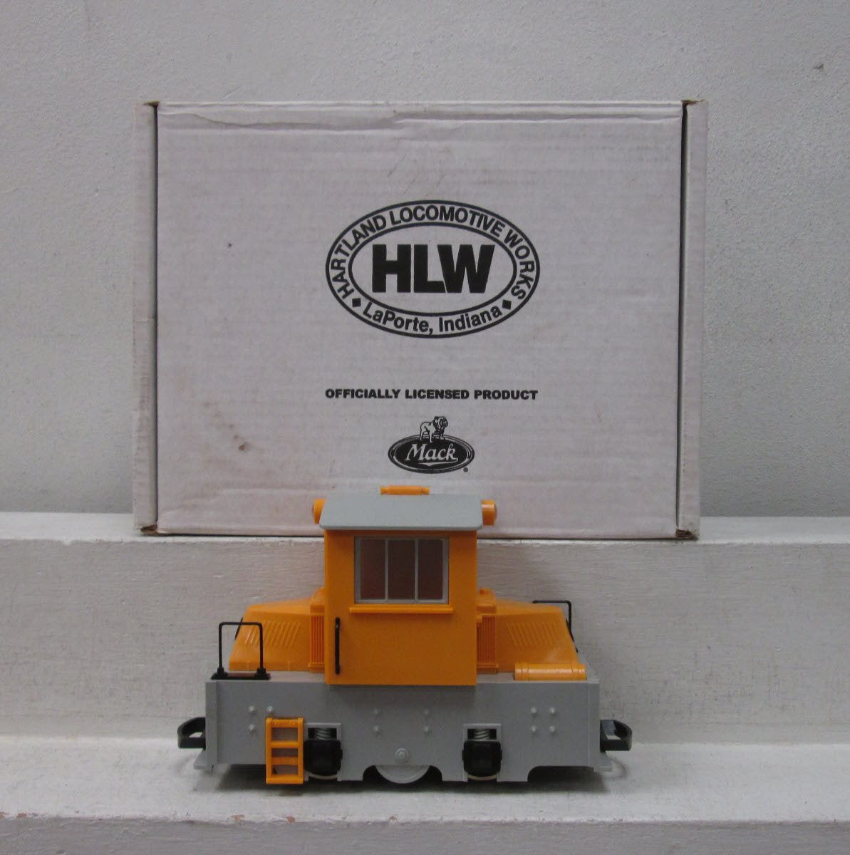 Hartland 09702 G Scale Undecorated Steeple-Cab Diesel Switcher