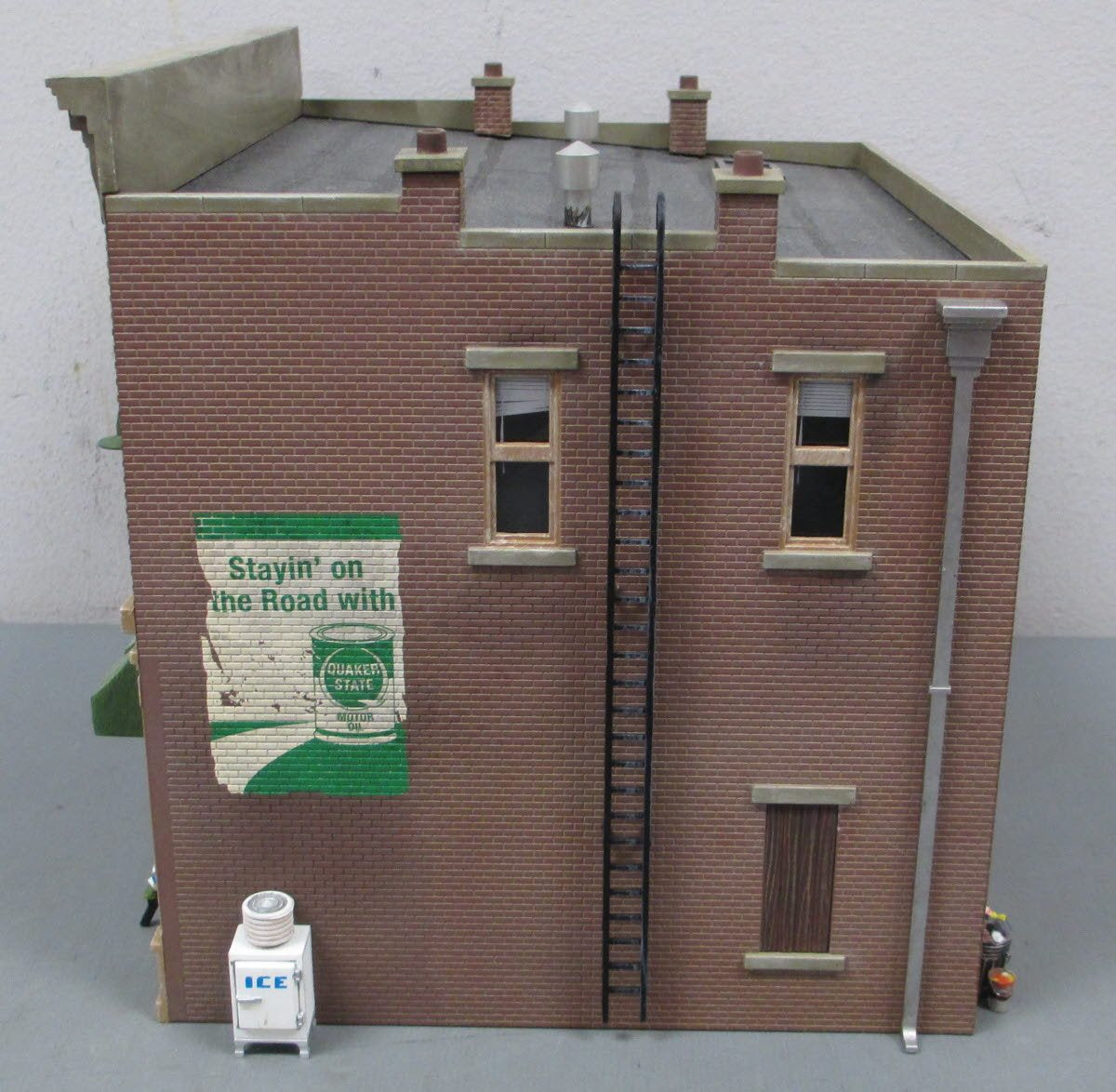 Woodland Scenics BR5821 O Built-&-Ready Eau Claire General Store Building