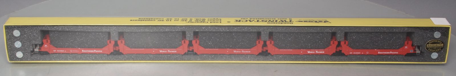 Deluxe Innovations 15010M-B Twinstack Southern Pacific W/Magne-Matic 5 Car Set