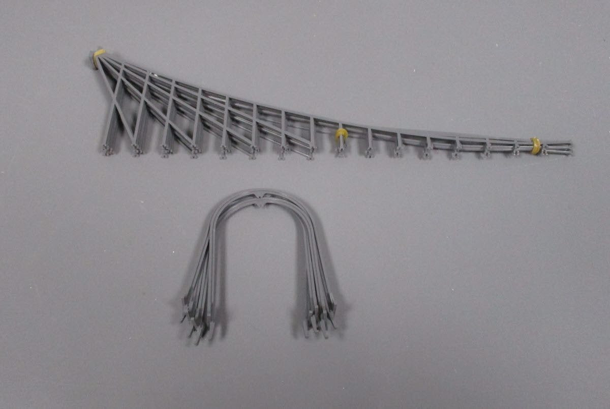 Hornby R8008 OO Gauge Grand Suspension Bridge