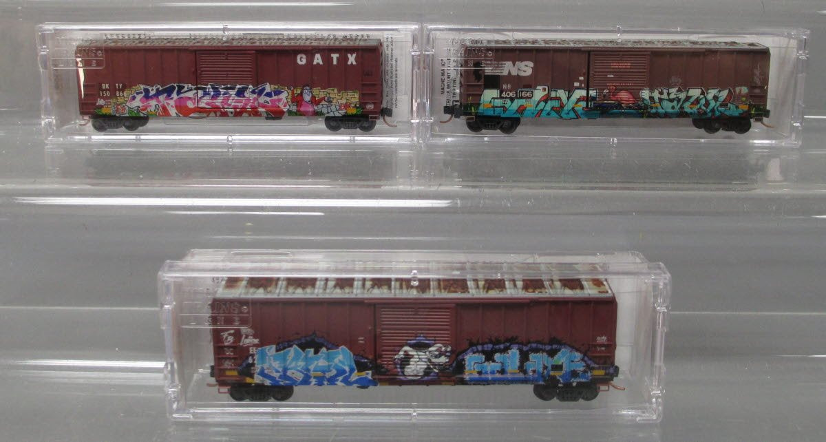 Micro-Trains 99305430 N Animal 50' Rib Side Single Door Boxcar (Set of 3)