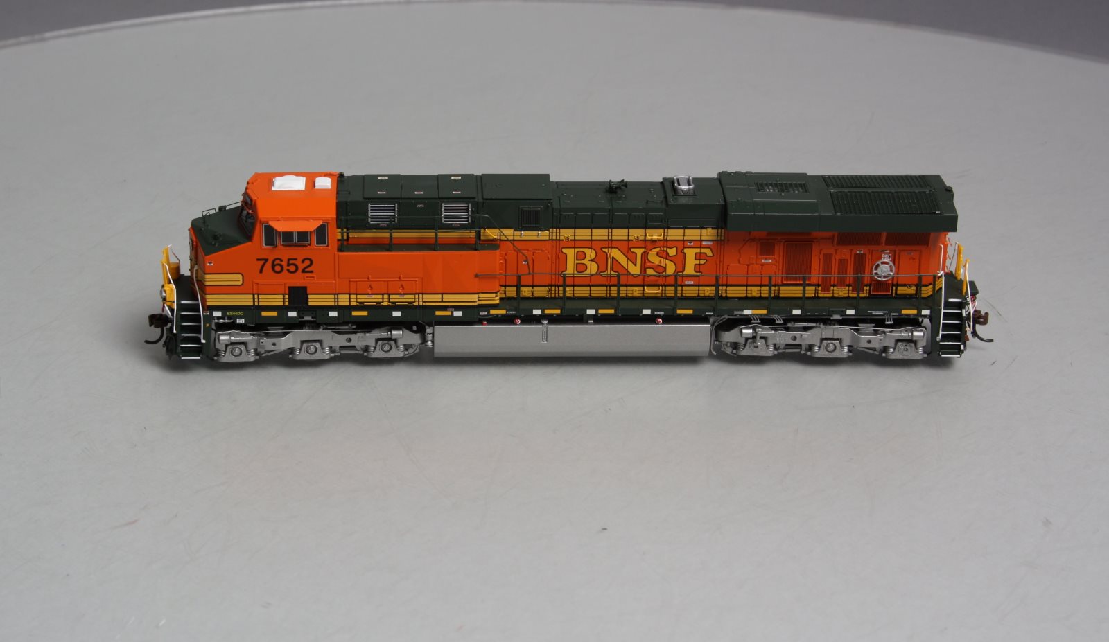 Athearn G83004 HO Burlington Northern Santa Fe GE ES44DC Diesel Locomotive #7652