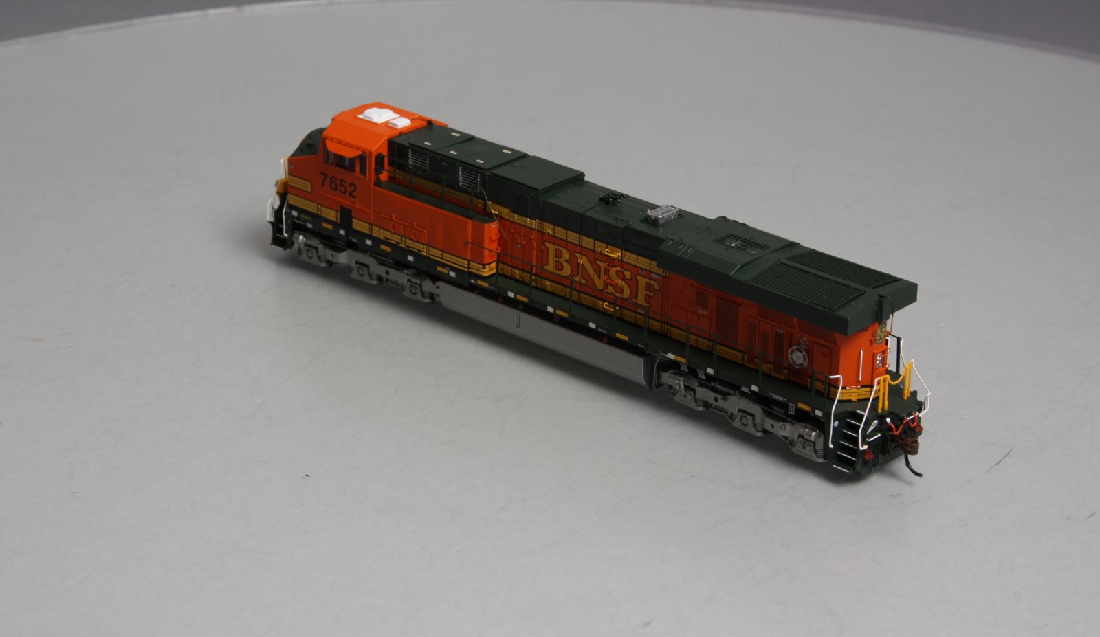 Athearn G83004 HO Burlington Northern Santa Fe GE ES44DC Diesel Locomotive #7652