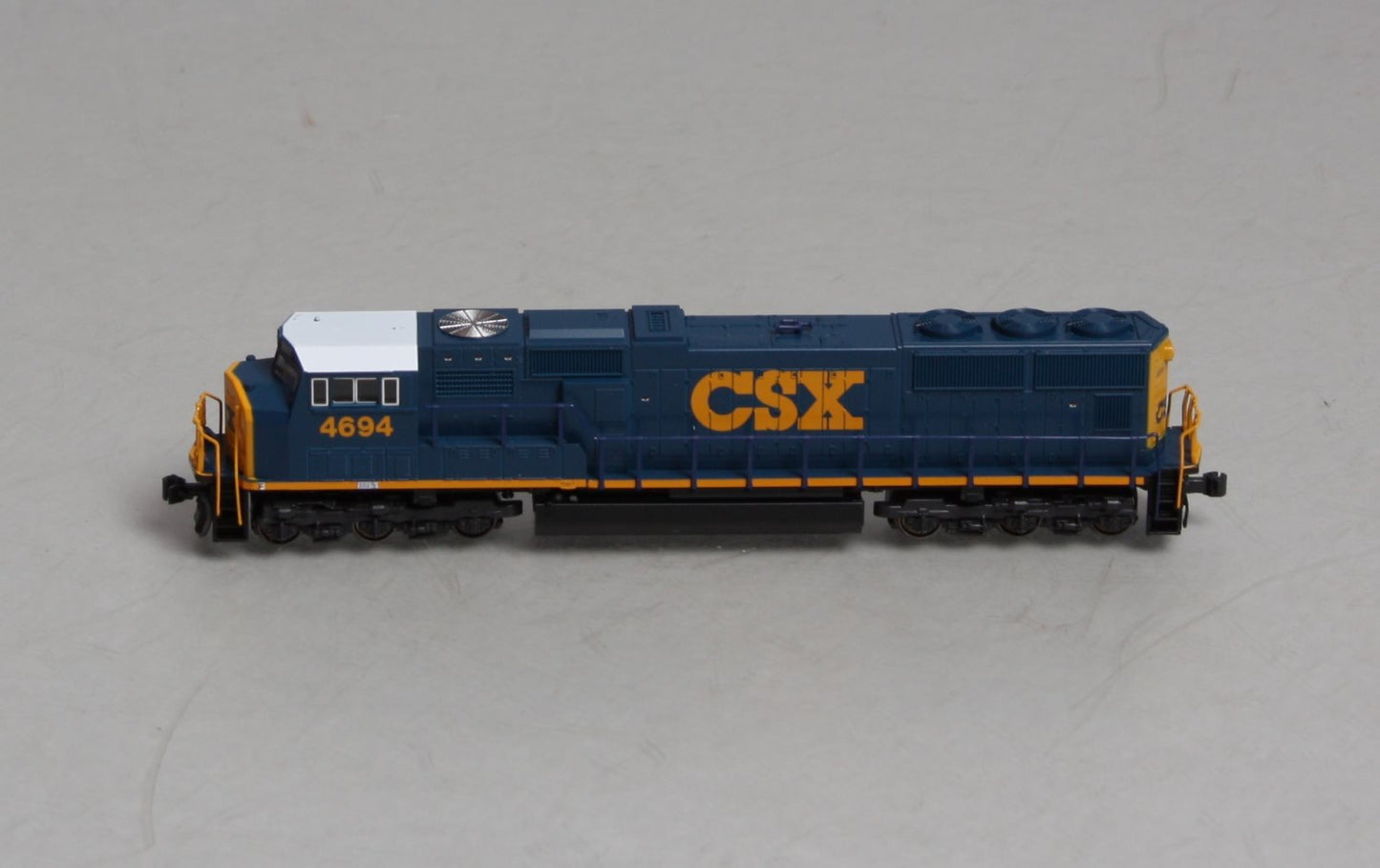 Kato 176-7602 N Scale CSX SD70M Diesel Locomotive #4694