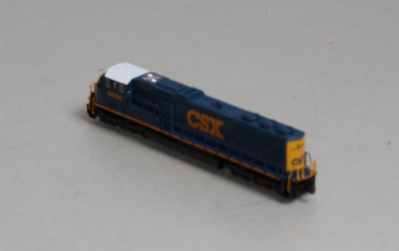 Kato 176-7602 N Scale CSX SD70M Diesel Locomotive #4694 – Trainz