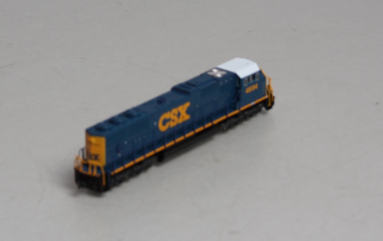 Kato 176-7602 N Scale CSX SD70M Diesel Locomotive #4694