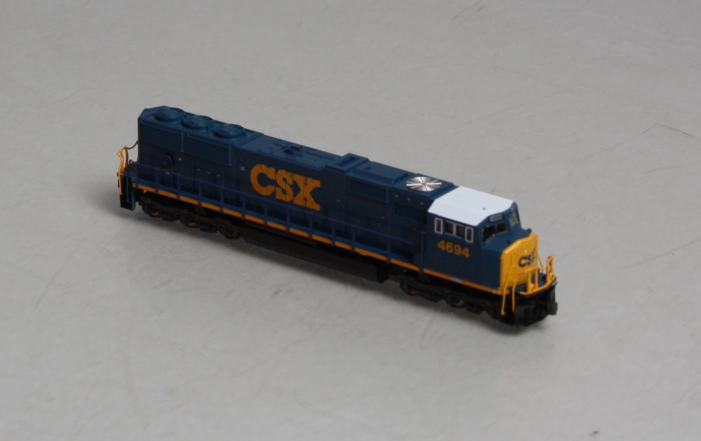 Kato 176-7602 N Scale CSX SD70M Diesel Locomotive #4694