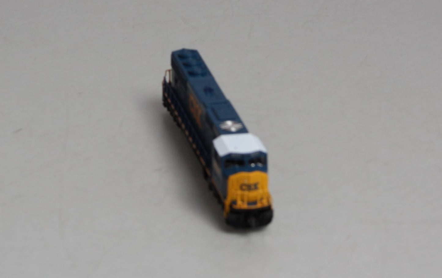 Kato 176-7602 N Scale CSX SD70M Diesel Locomotive #4694