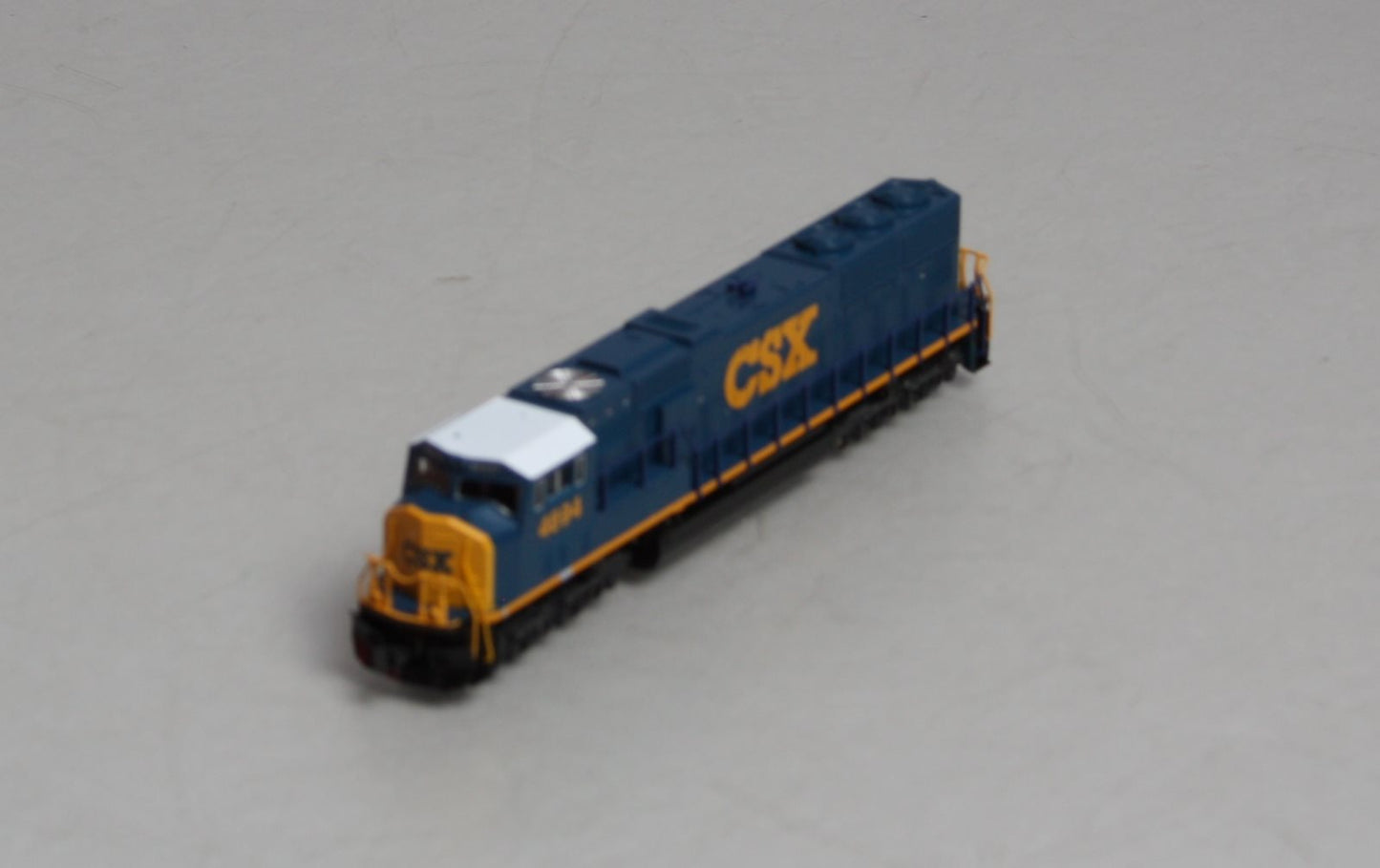 Kato 176-7602 N Scale CSX SD70M Diesel Locomotive #4694