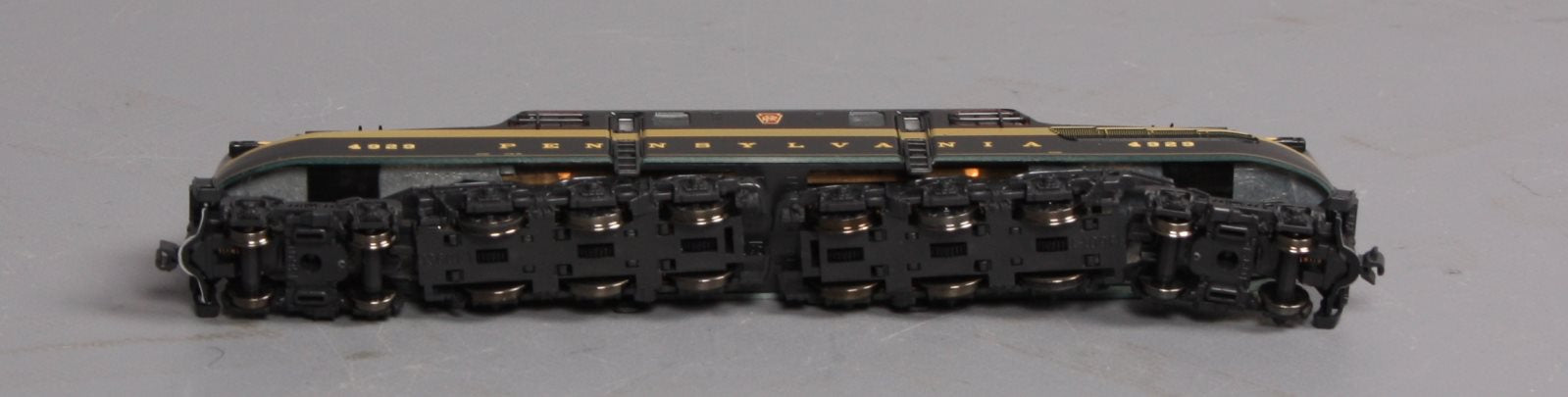 Kato 137-2002 N Scale PRR Electric Locomtoive #4929 – Trainz