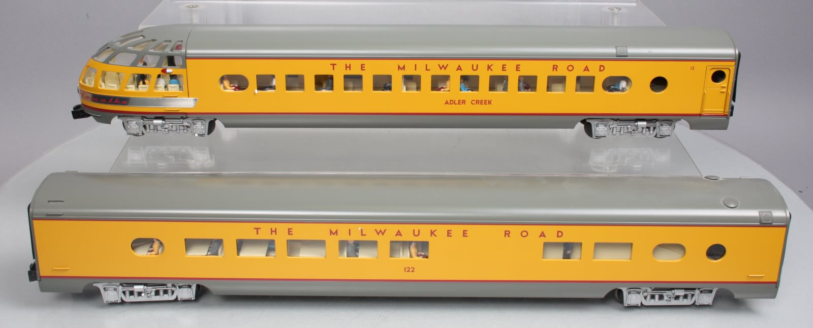 Lionel 6-22674 Milwaukee Road 21'' Aluminum Diner & Observation Car (Set of 2)