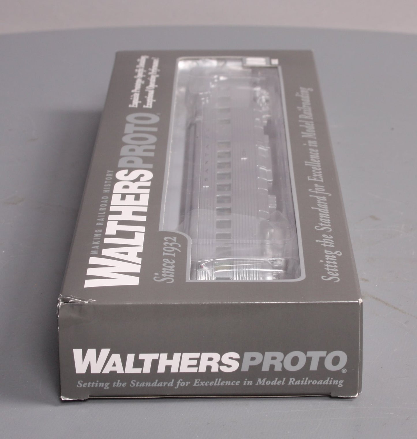 Walthers 920-9473 HO Santa Fe El Capitan 85' P-S 42-Seat Coach Observation #3248