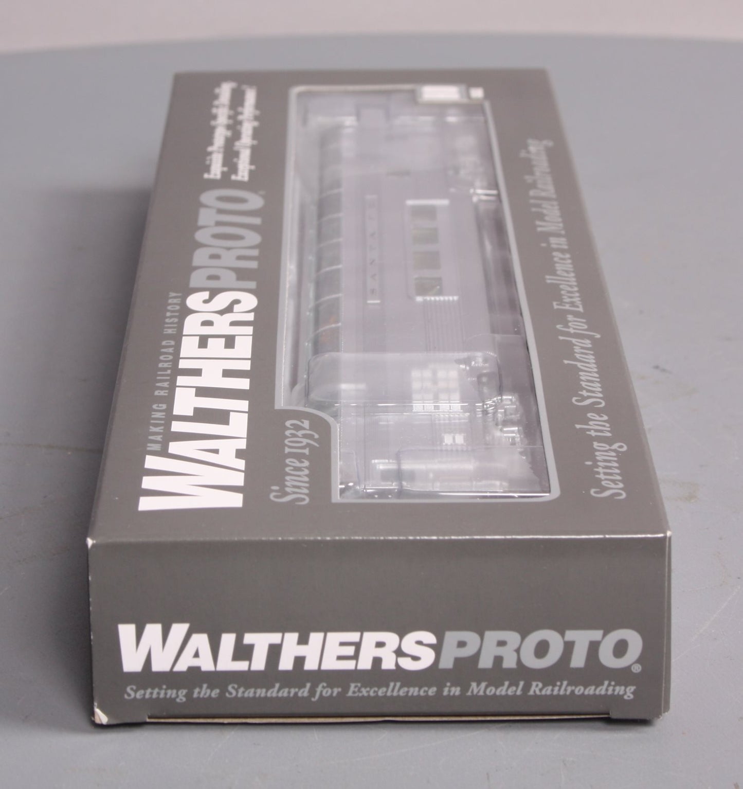Walthers 920-9482 HO Santa Fe 1954 El Capitan Budd Big Dome Bar Lounge #506