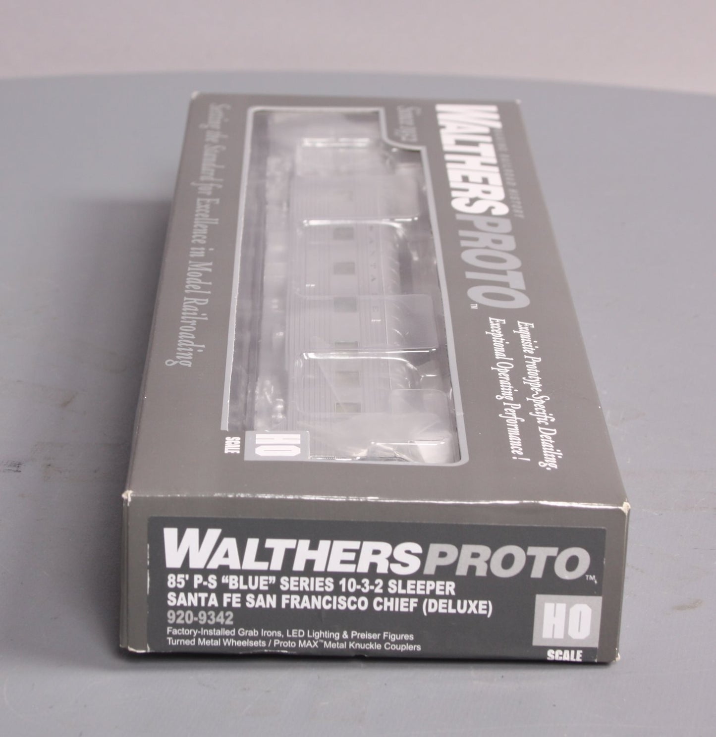 Walthers 920-9342 San Francisco Chief 85' P-S 10-3-2 Sleeper, Santa Fe (Deluxe)