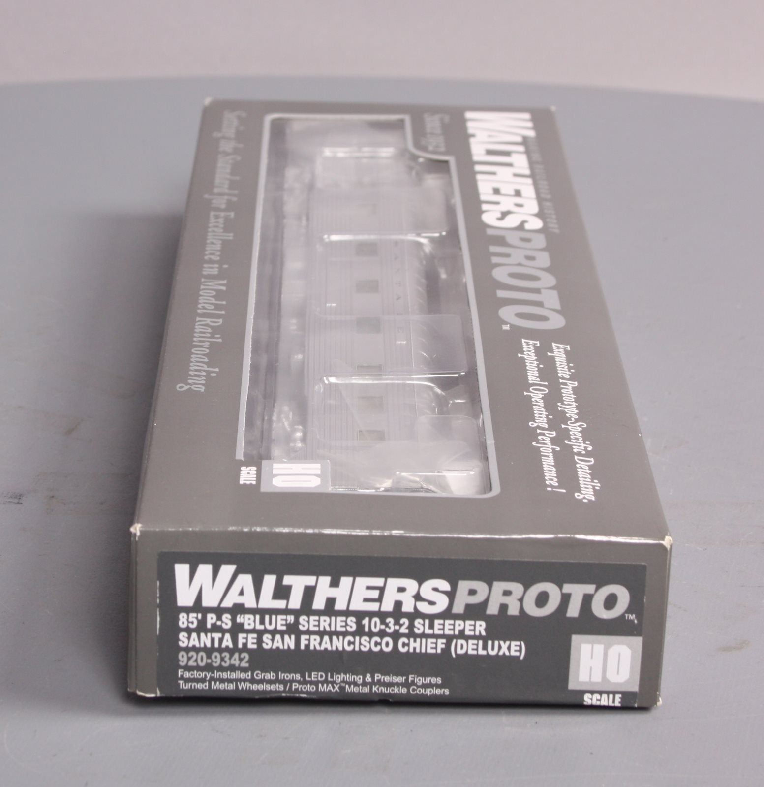 Walthers 920-9342 San Francisco Chief 85' P-S 10-3-2 Sleeper, Santa Fe (Deluxe)