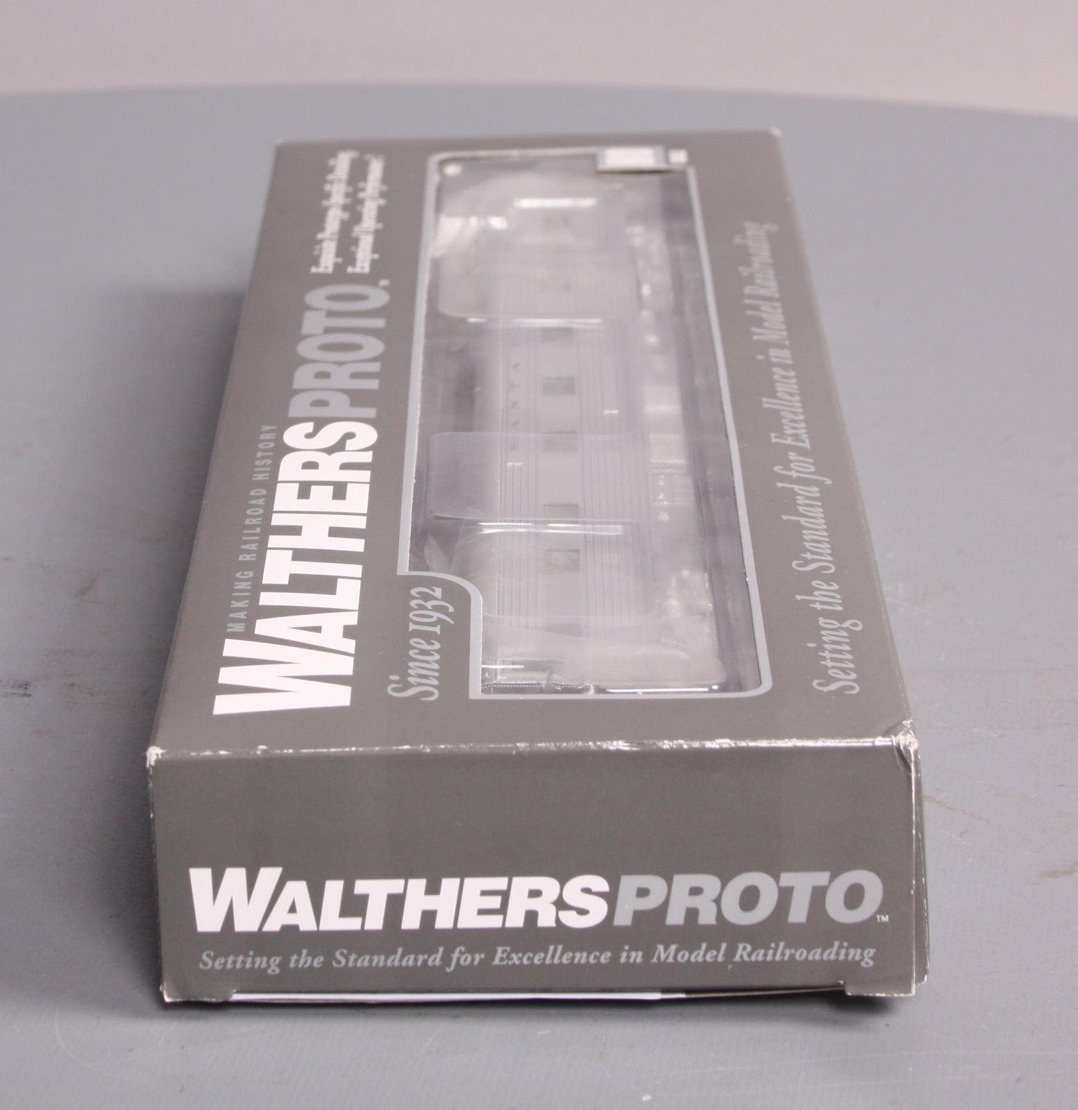 Walthers 920-9342 San Francisco Chief 85' P-S 10-3-2 Sleeper, Santa Fe (Deluxe)