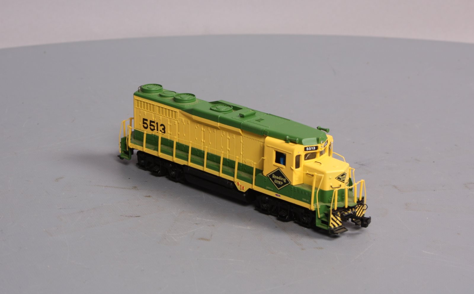 Bachmann 41-0822-10 HO Reading GP-30 Diesel Locomotive #5513