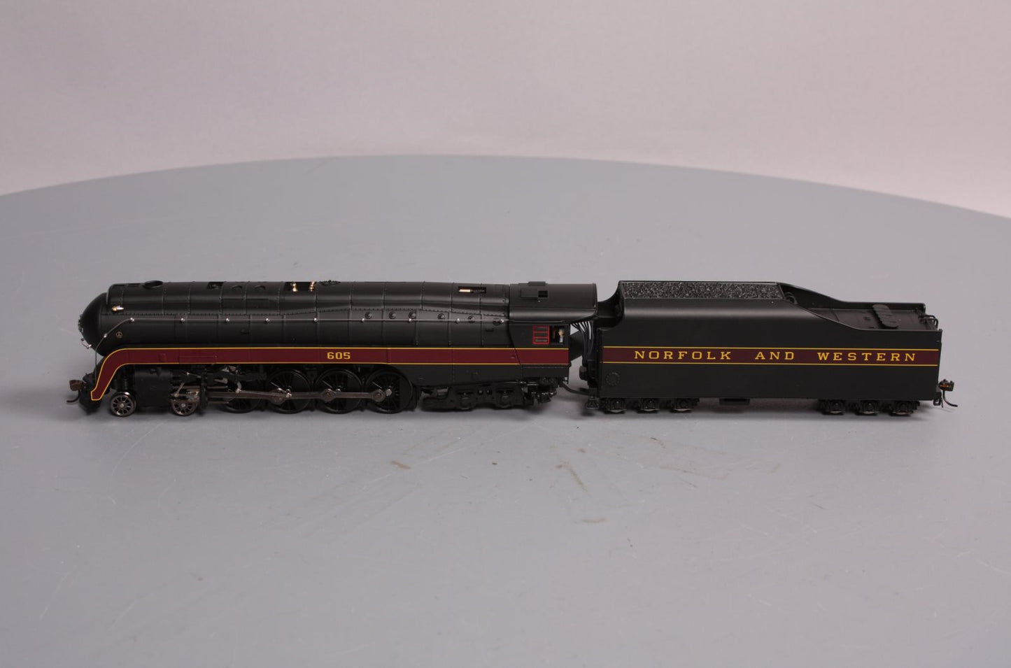 Broadway Limited 2552 HO Norfolk & Western Class J 4-8-4 Paragon2™ #605