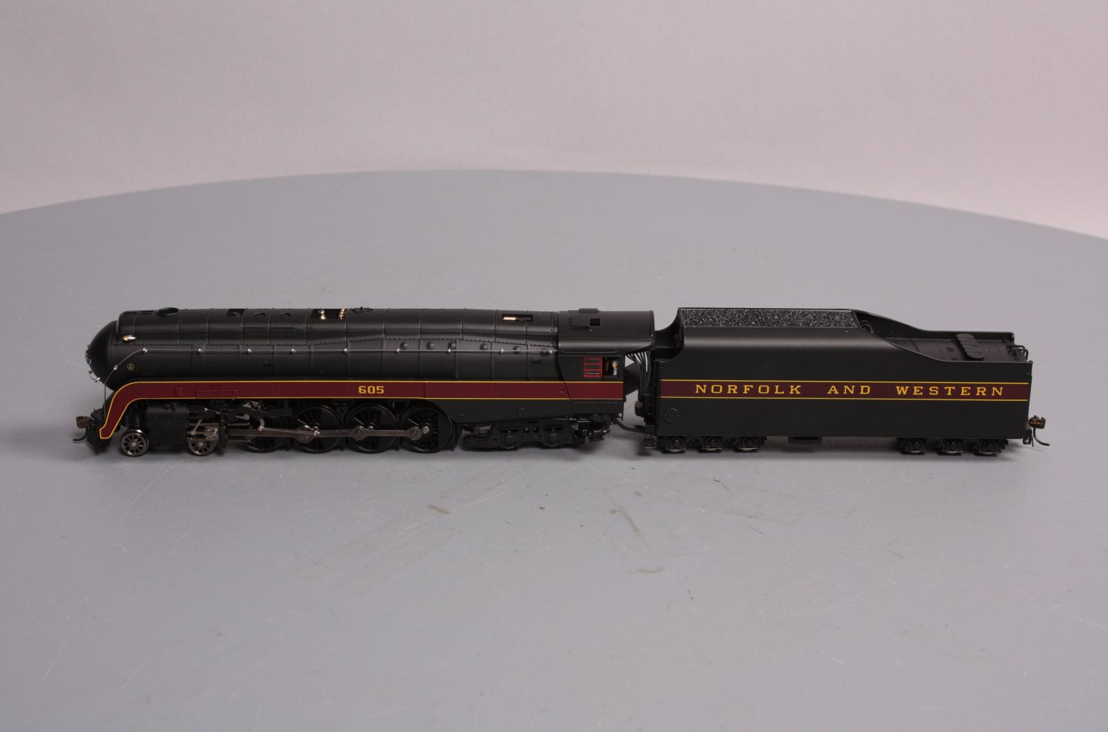 Broadway Limited 2552 HO Norfolk & Western Class J 4-8-4 Paragon2™ #605