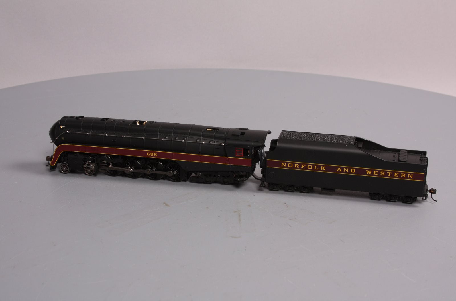 Broadway Limited 2552 HO Norfolk & Western Class J 4-8-4 Paragon2™ #605