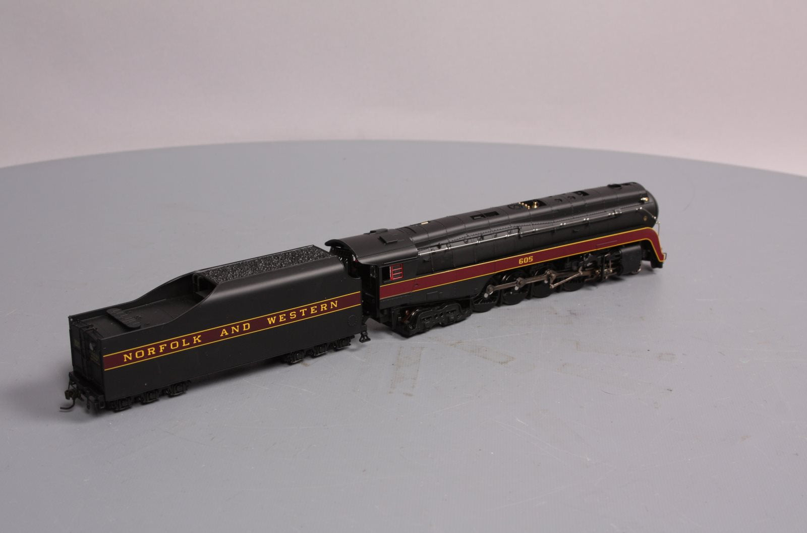 Broadway Limited 2552 HO Norfolk & Western Class J 4-8-4 Paragon2™ #605