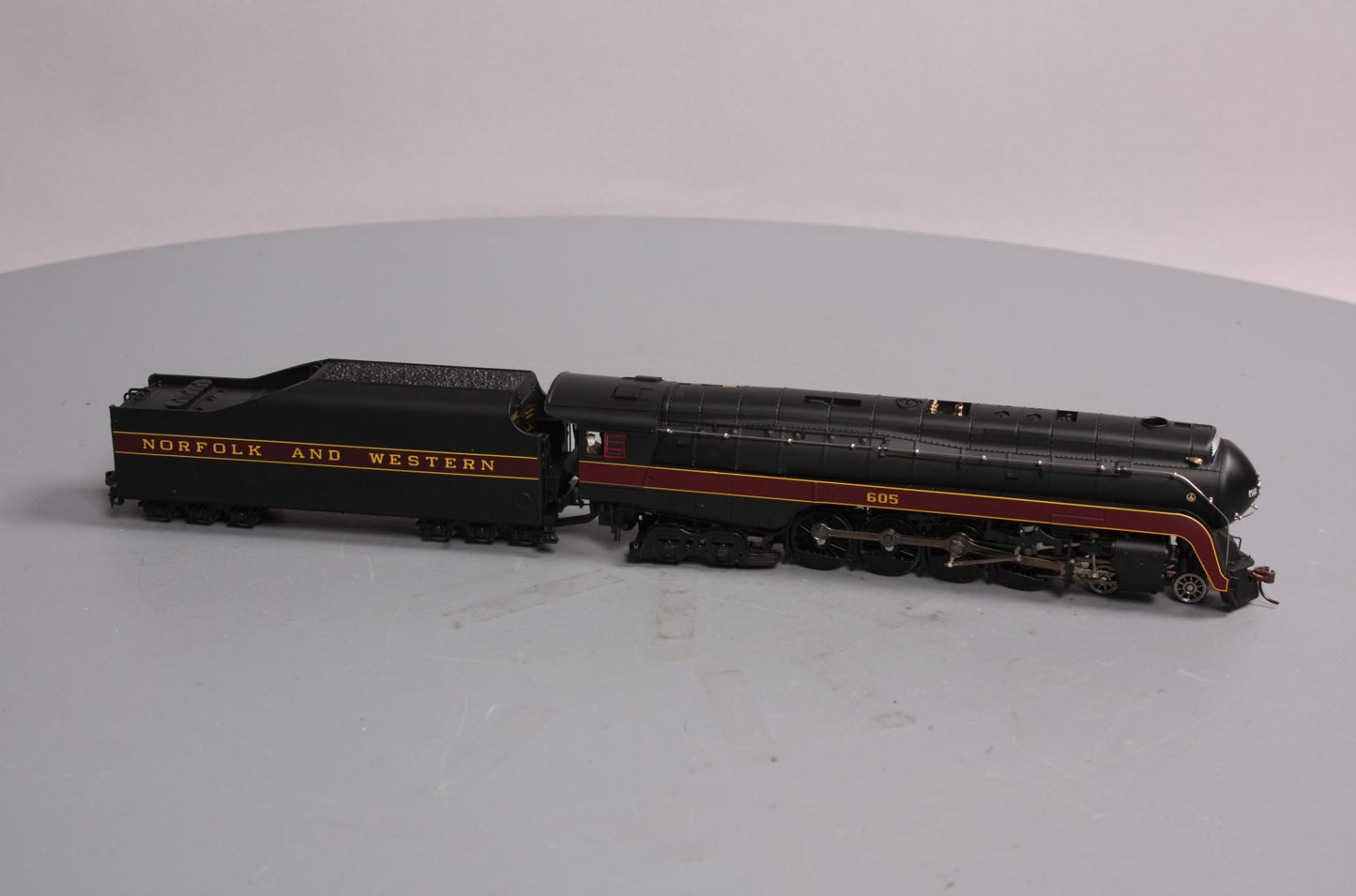 Broadway Limited 2552 HO Norfolk & Western Class J 4-8-4 Paragon2™ #605