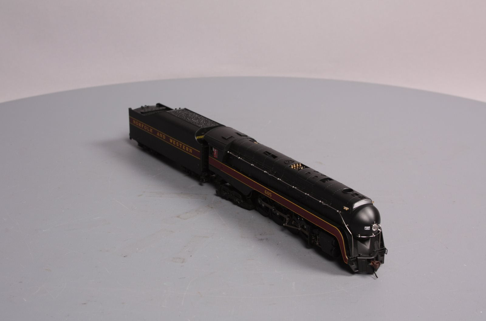 Broadway Limited 2552 HO Norfolk & Western Class J 4-8-4 Paragon2™ #605