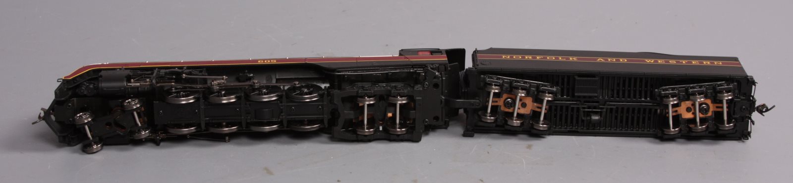 Broadway Limited 2552 HO Norfolk & Western Class J 4-8-4 Paragon2™ #605