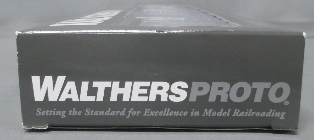 Walthers 920-9475 HO Santa Fe 85' Budd 46-Seat Coach Car #2833