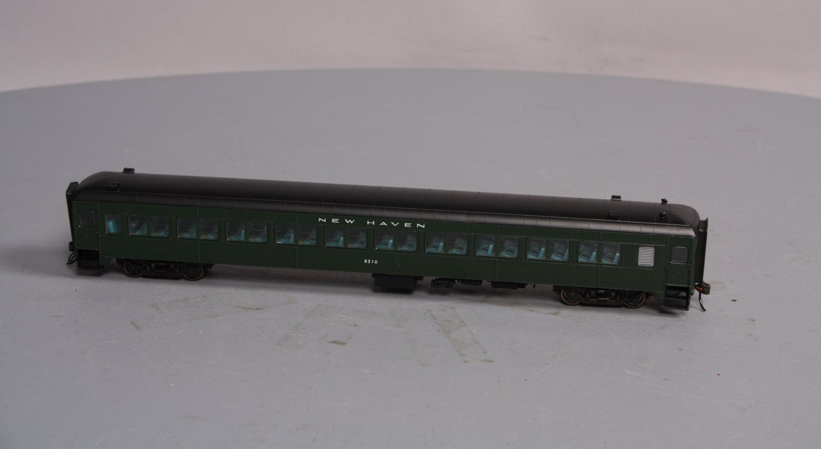 Rapido Trains 109027 HO New Haven 10-Window Coach #8210