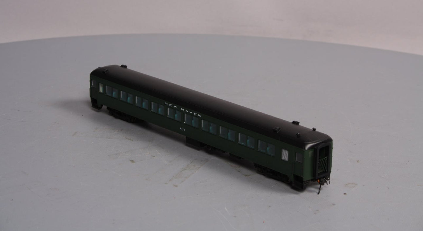 Rapido Trains 109027 HO New Haven 10-Window Coach #8210