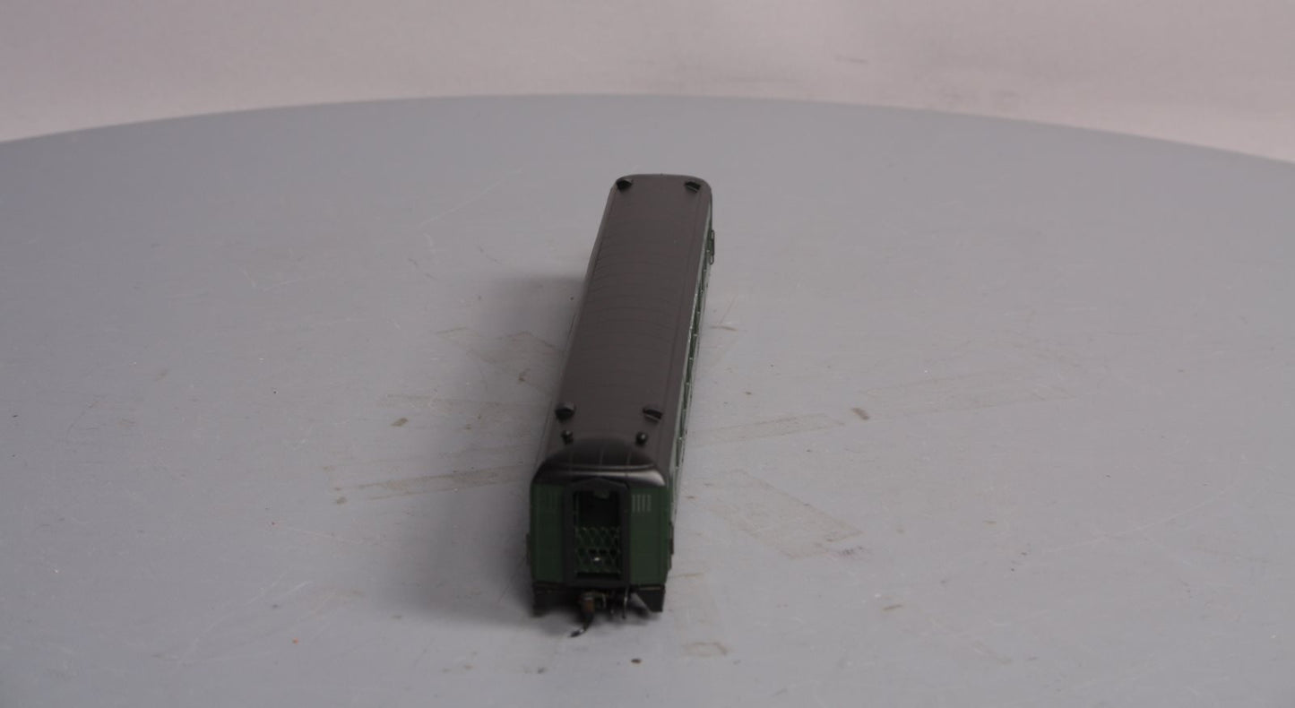 Rapido Trains 109027 HO New Haven 10-Window Coach #8210