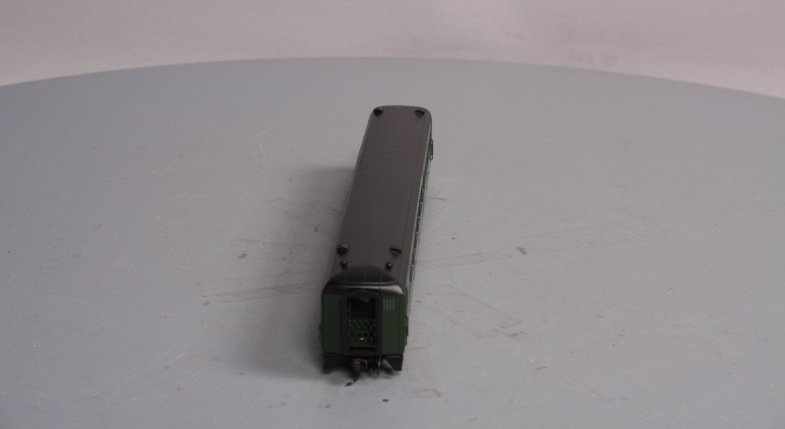 Rapido Trains 109027 HO New Haven 10-Window Coach #8210