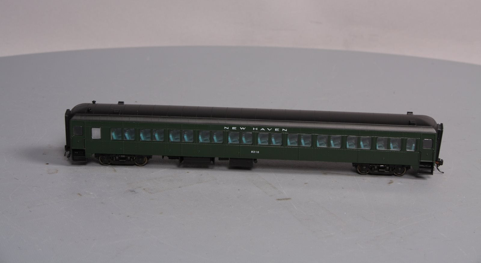 Rapido Trains 109027 HO New Haven 10-Window Coach #8210