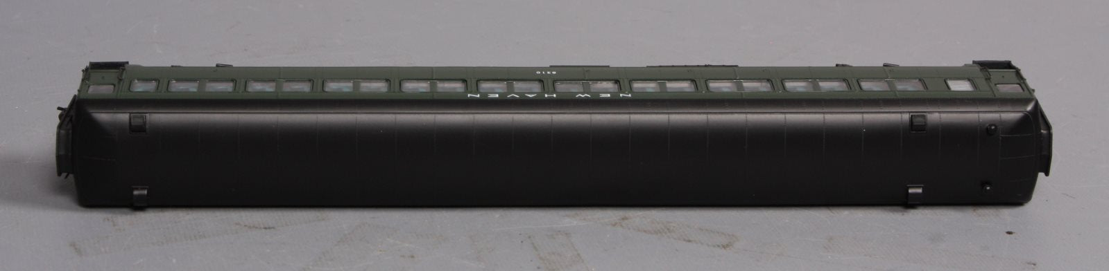 Rapido Trains 109027 HO New Haven 10-Window Coach #8210