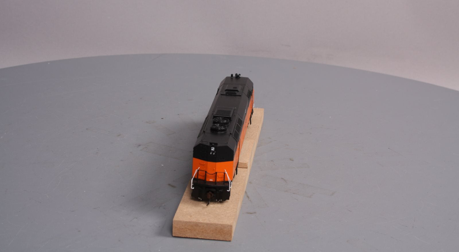 Athearn G67530 HO Milwaukee Road FP45 Diesel Locomotive #2