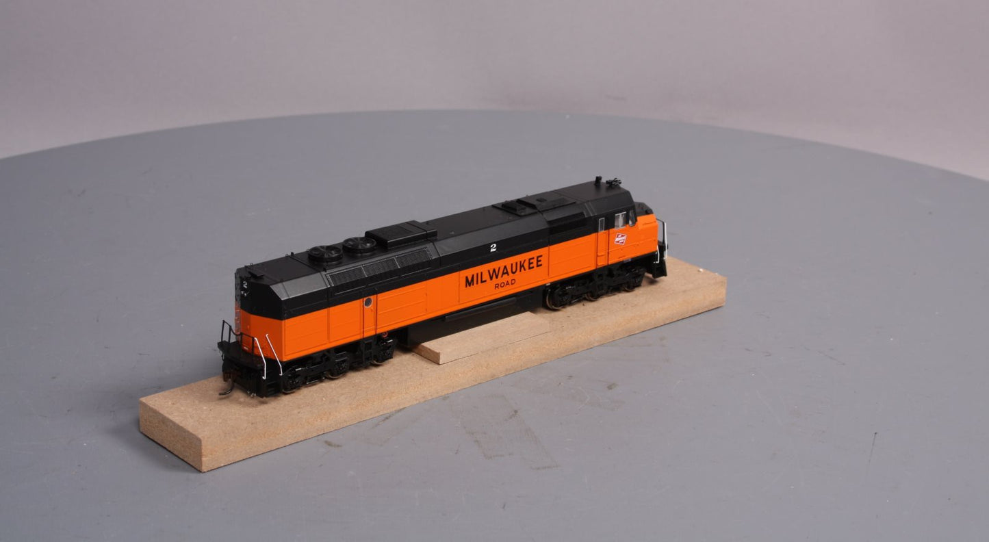 Athearn G67530 HO Milwaukee Road FP45 Diesel Locomotive #2
