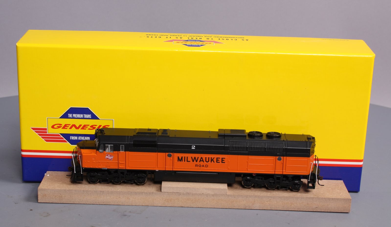 Athearn G67530 HO Milwaukee Road FP45 Diesel Locomotive #2