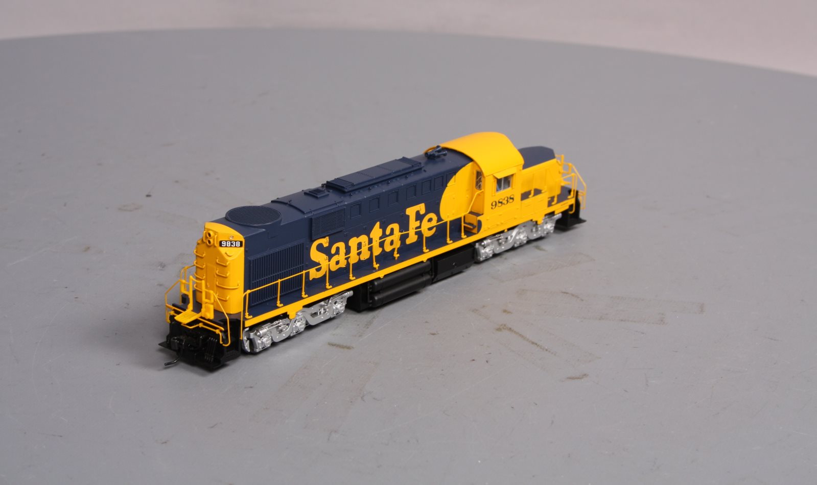 Broadway Limited 2982 HO Santa Fe Alco RSD15 Low Nose Paragon2™ #9838
