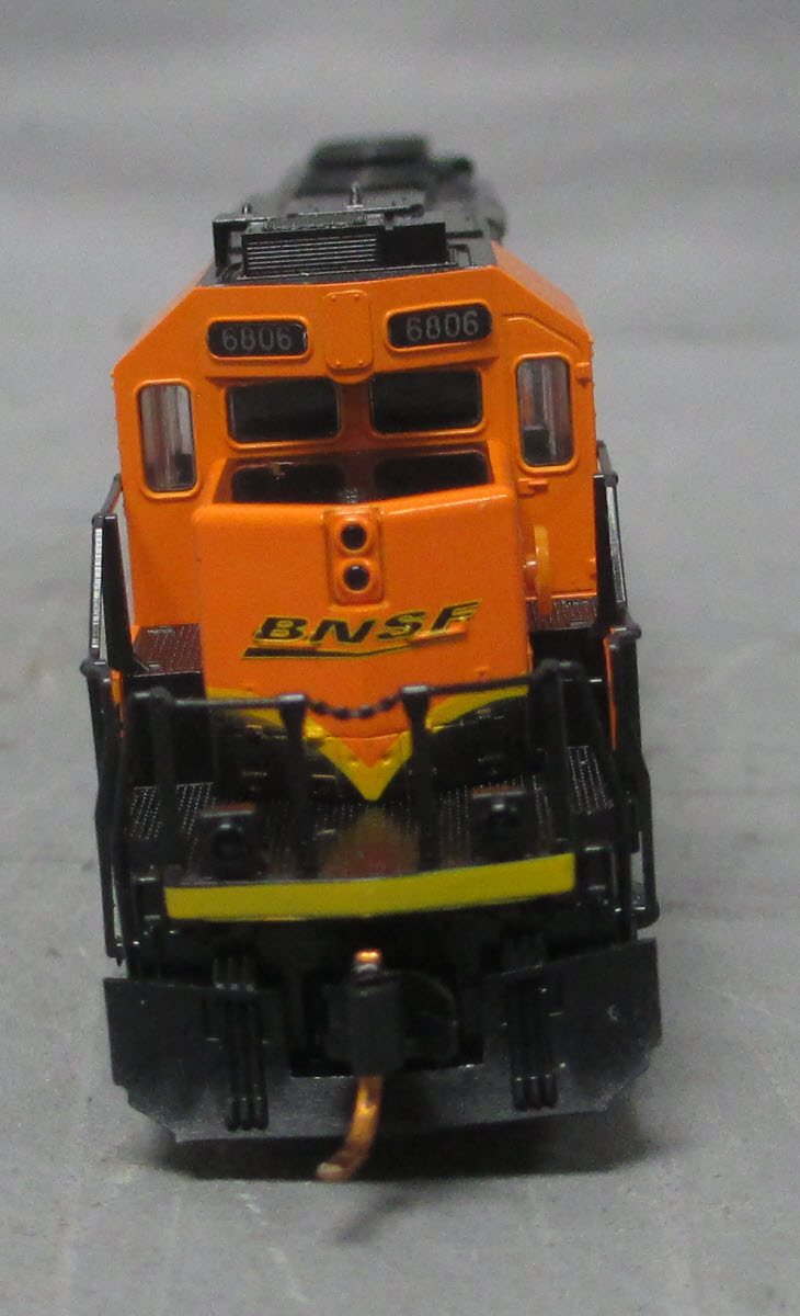 Kato 176-8206 N BNSF Swoosh SD40-2 Diesel Locomotive #6806