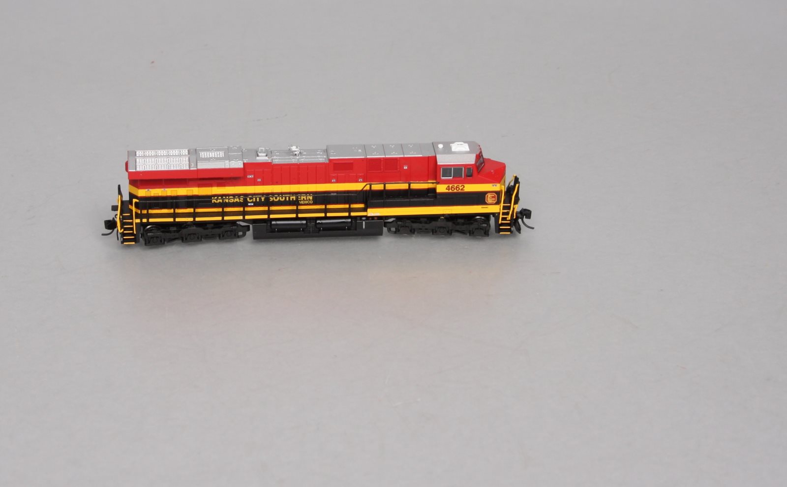 Fox Valley Models 70108 N Scale KCS de Mexico ES44AC Diesel Locomotive #4662