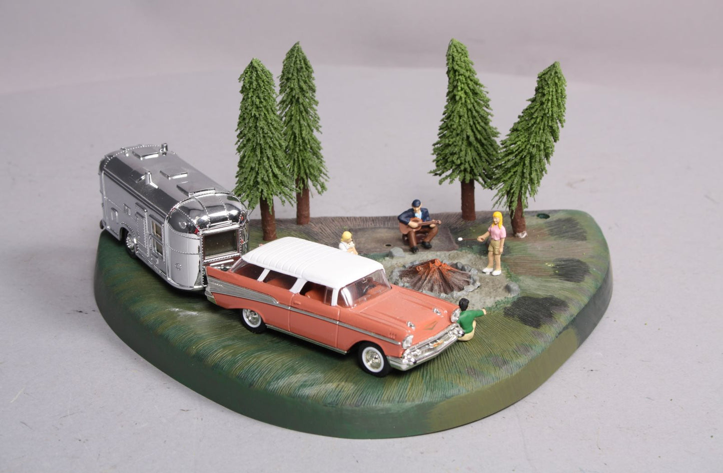 Lionel 6-24164 O Gauge Summer Vacation Animated Camping Scene