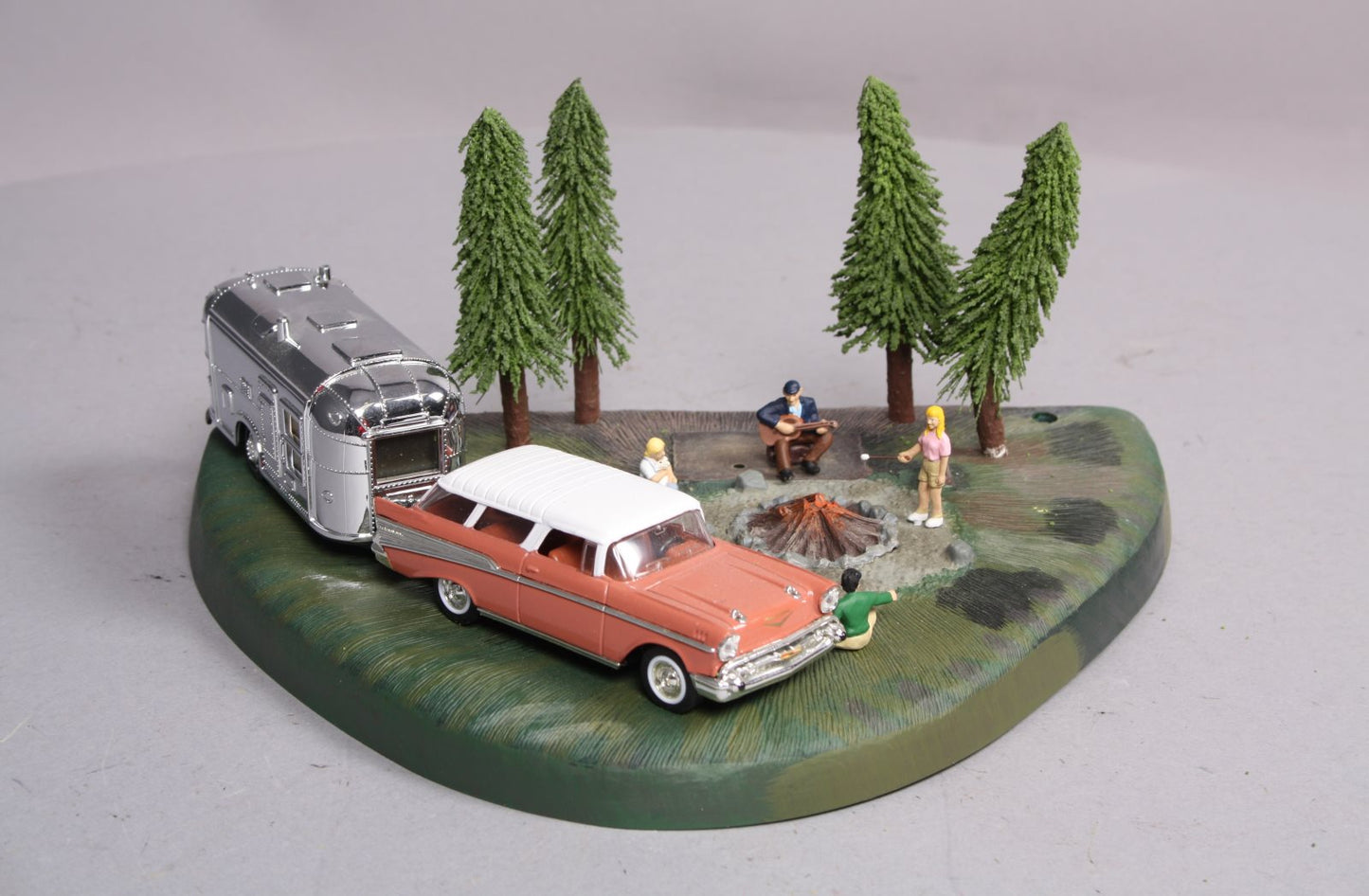 Lionel 6-24164 O Gauge Summer Vacation Animated Camping Scene