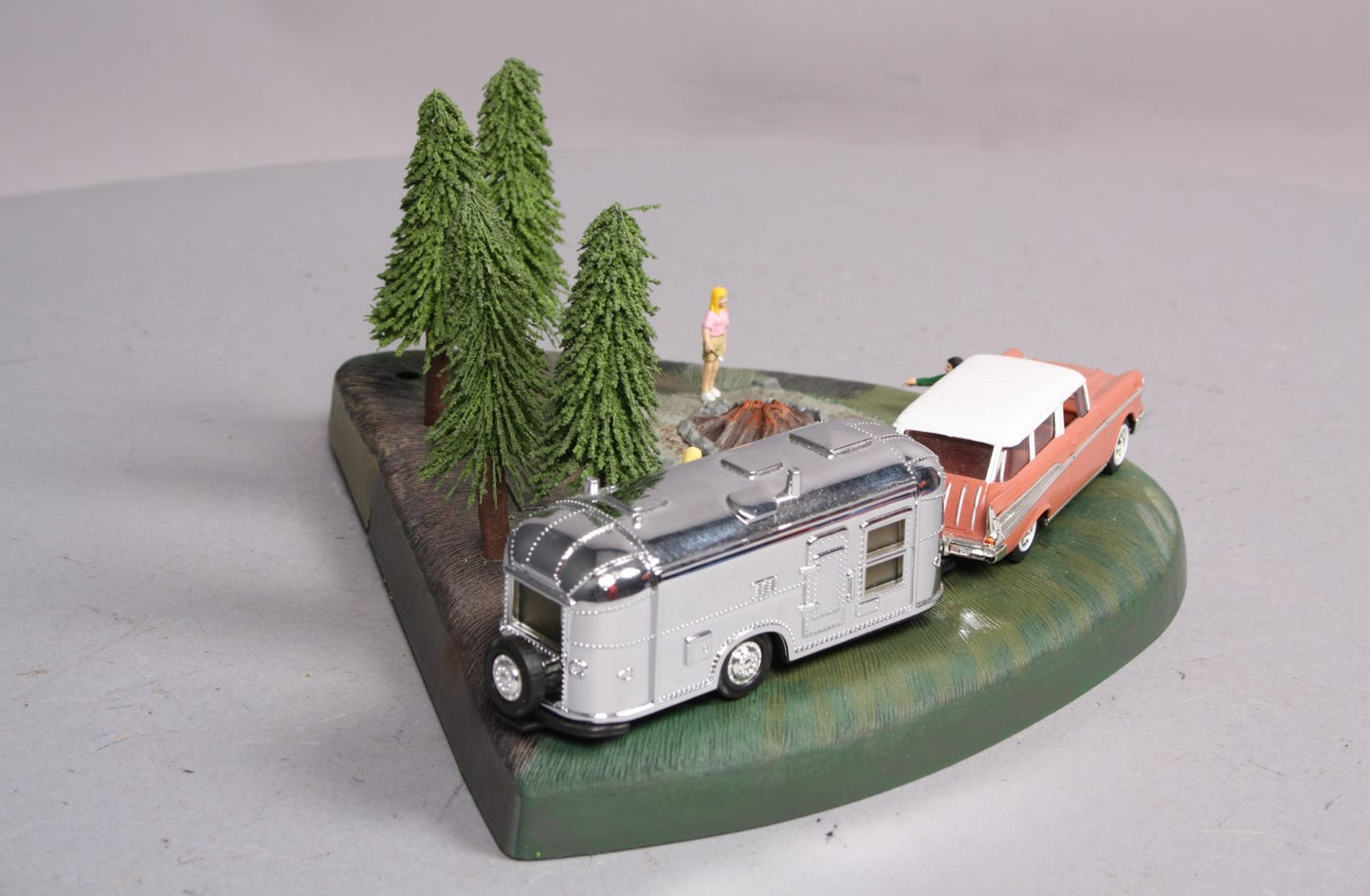 Lionel 6-24164 O Gauge Summer Vacation Animated Camping Scene