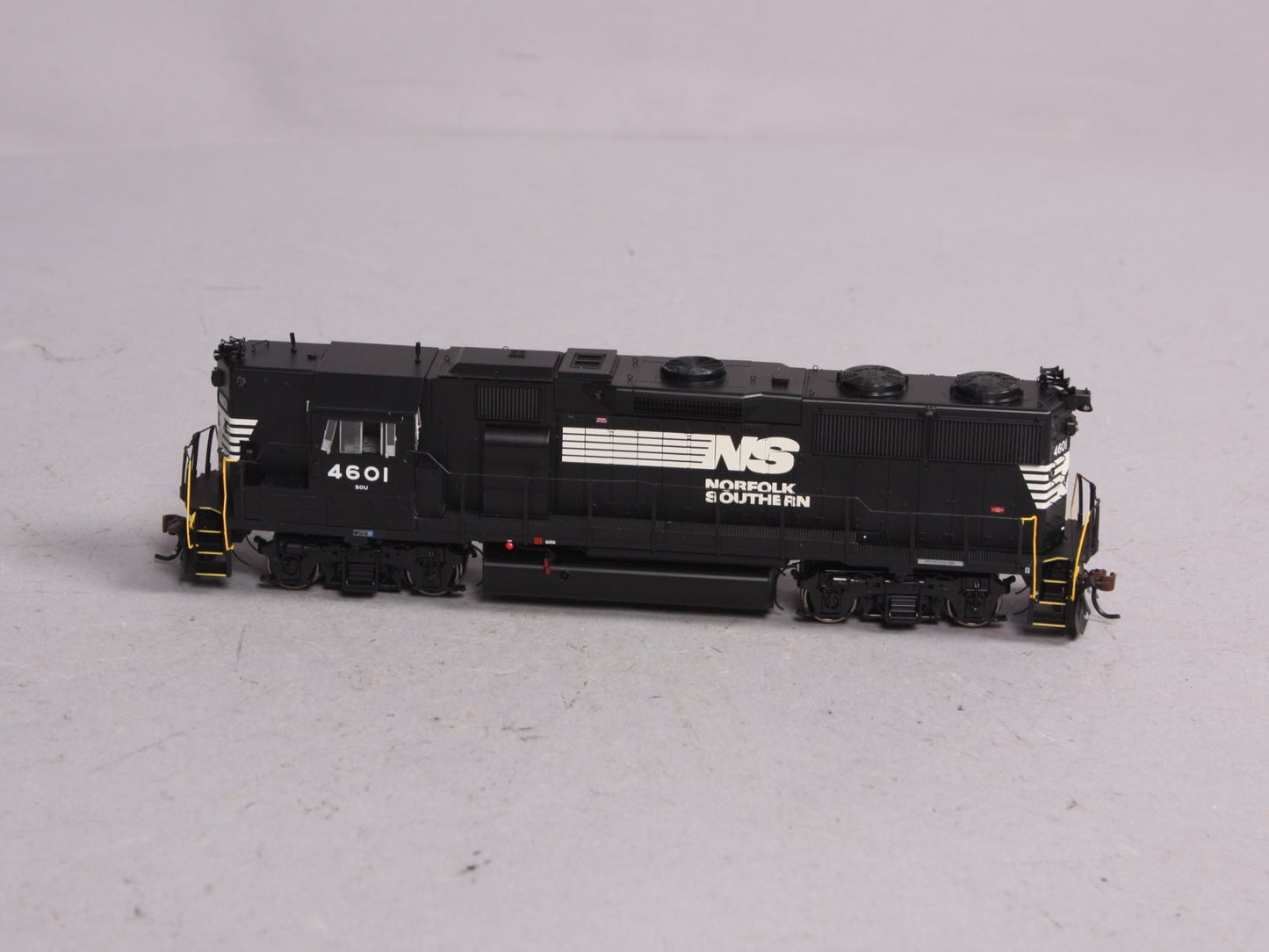 Athearn G40868 HO GP49 w/DCC & Sound, NS #4601